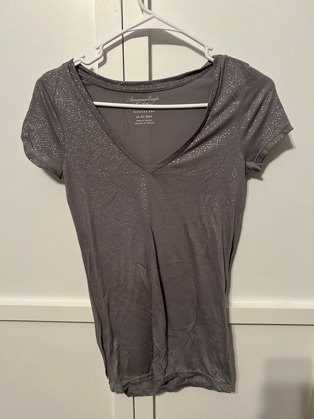 American Eagle Shiny print tee xs